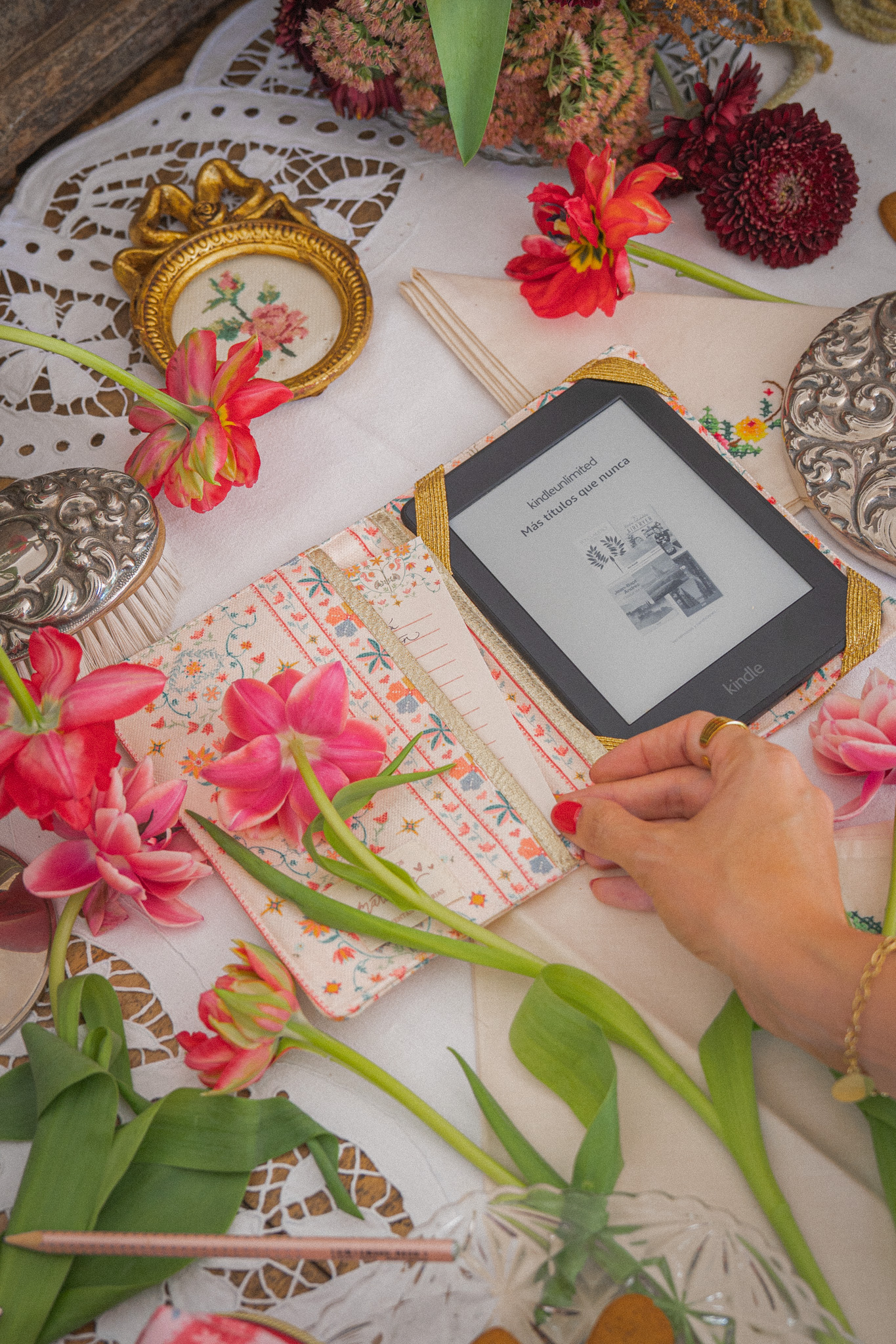 funda-ebook-flores-punto-de-cruz-estilo-martabge funda-ebook-flores-punto-de-cruz-estilo-martabge
